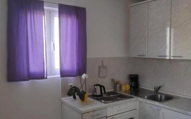 Jadranka - Free Parking and Grill - A1-purple