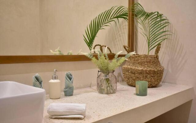 Chic-Modern Apt w/Pool, Garden, Parking & 3 Bikes