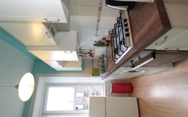 Bright, Spacious Flat For 2 in Edinburgh