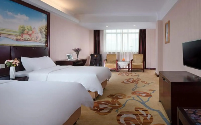 Vienna Hotel (Changsha Ningxiang West High-speed Railway Station Emerald Lake Store)