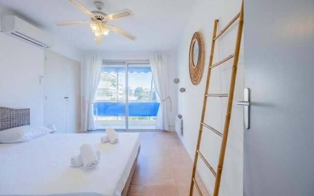 SERRENDY 2-bedroom apartment with terrace and parking only 100 meters
