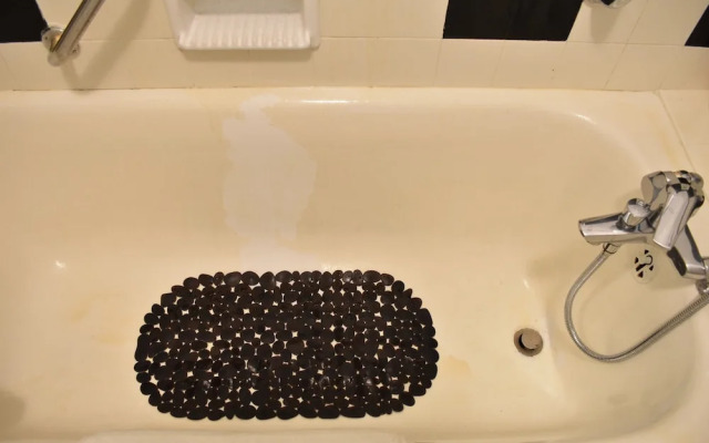 Top Floor 1 Bedroom Apartment Near Gare de Lyon