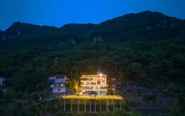 Yunlv Sunshine Homestay (Yichang Three Gorges Home Scenic Area)