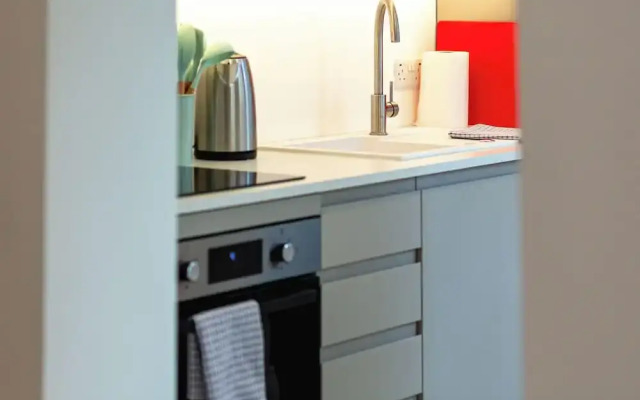 Bright & Airy 2BD - 10min walk to Centre