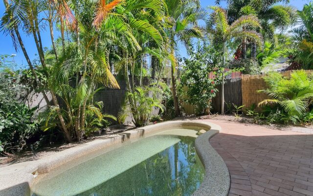 Palm Cove Retreat
