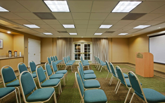 La Quinta Inn & Suites by Wyndham USF (Near Busch Gardens)