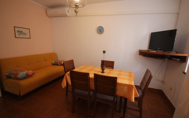 Comfortable Apartment, Zadar Borik, up To 5 Persons