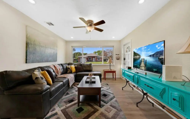 Yellow house in Davie