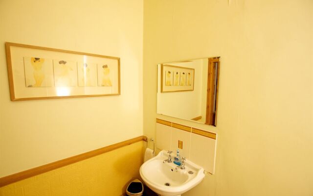 15 Merchiston Gardens Bed and Breakfast