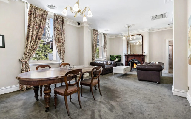 Hanna, 4BDR Melbourne Apartment