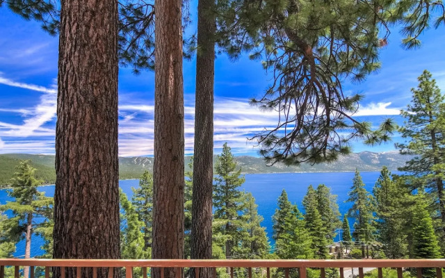 Stunning Views at Stargazer Lakefront Studio!