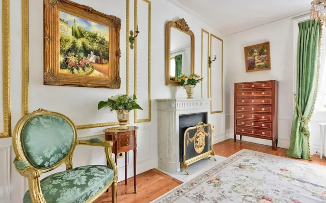 Noble Luxury Residence in the Heart of Paris