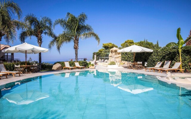 Nice Apartment in Ricadi With Outdoor Swimming Pool, Jacuzzi and Wifi