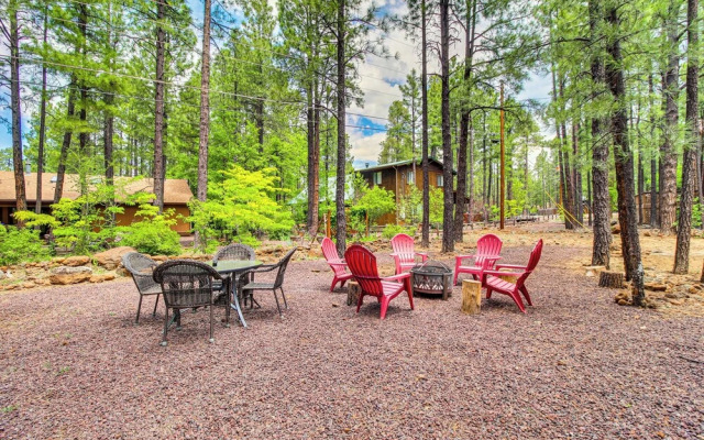 Near Dining, Hiking & Golf: Pinetop Log Cabin!