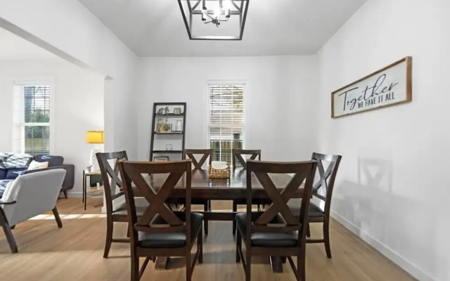 New Charming 2-bedroom Home Minutes to Downtown