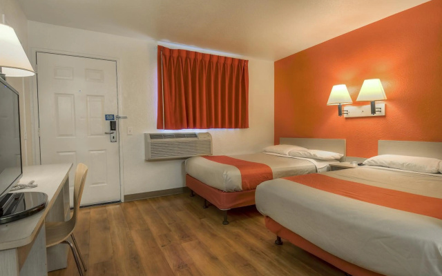 Motel 6 Chino, CA - Los Angeles Ontario - Image 4