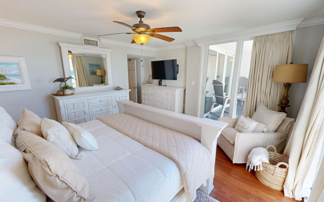 Shoreline Towers 1033 2 Bedroom Condo
