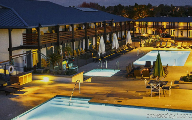 Lakehouse Resort
