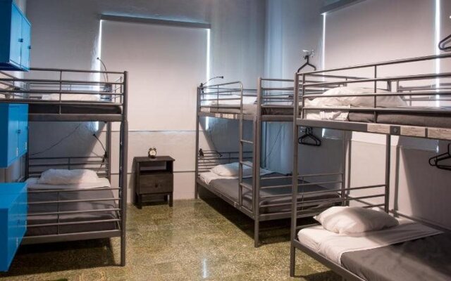 Nomada Urban Beach Hostel - Adults Only