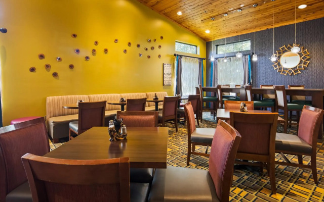 White Pines Inn & Suites