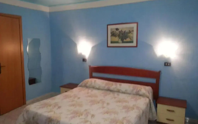 Roxena House