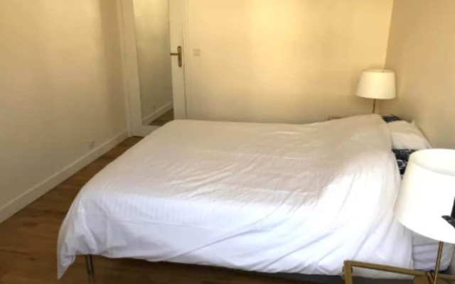 1 Bedroom Flat Near Eiffel Tower