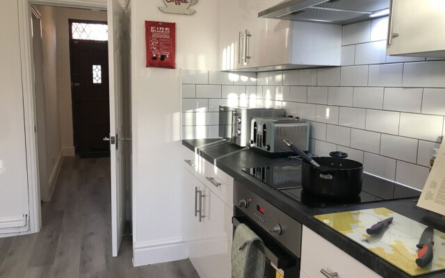 Stylish 3-bed Preston Home for Relaxing Comfy Stay