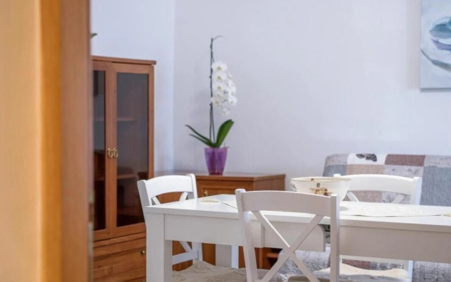 Comfortable Apartment in Umag With Parking Space