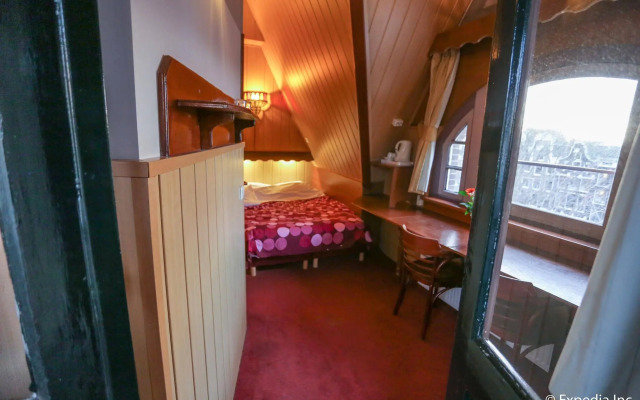 Nadia Hotel