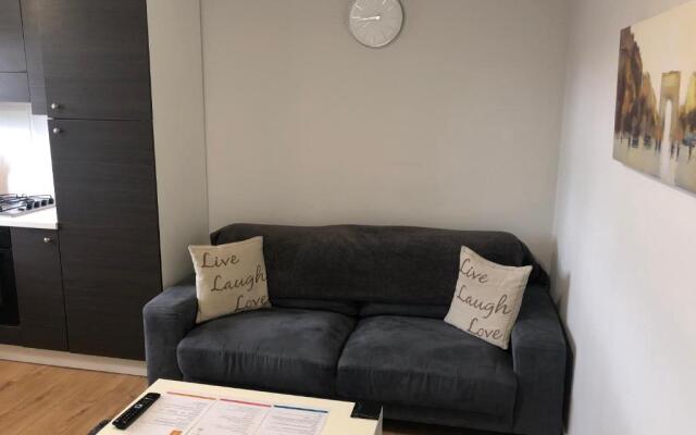 2nd Floor Town Centre Apt with FREE Parking