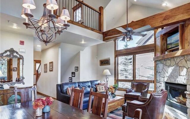 Amber Sky - Ski-In/Ski-Out by RedAwning