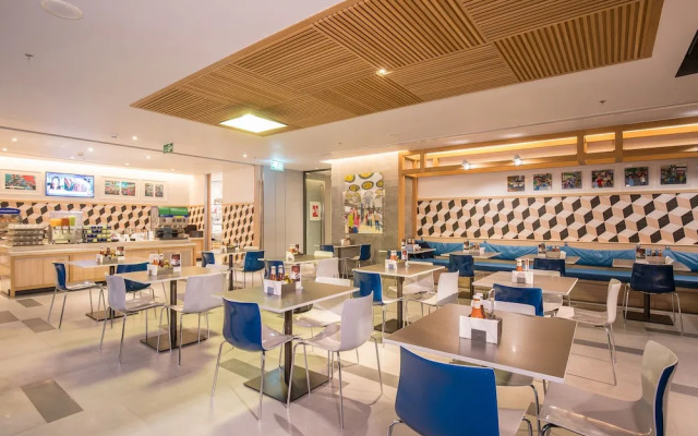 Holiday Inn Express Bangkok Sathorn