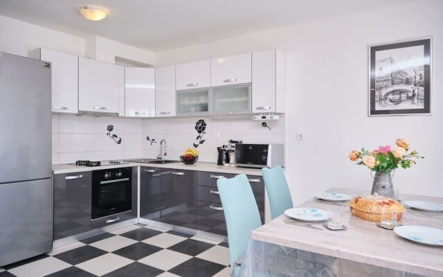 Seaview Apartment Kia by Litto