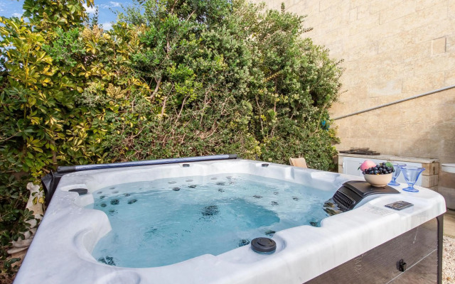 Twilight Gozitan Farmhouse With Pool