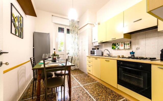 Hostly - The Urban Garden House - 3 Bedrooms, Garden, Great Location!