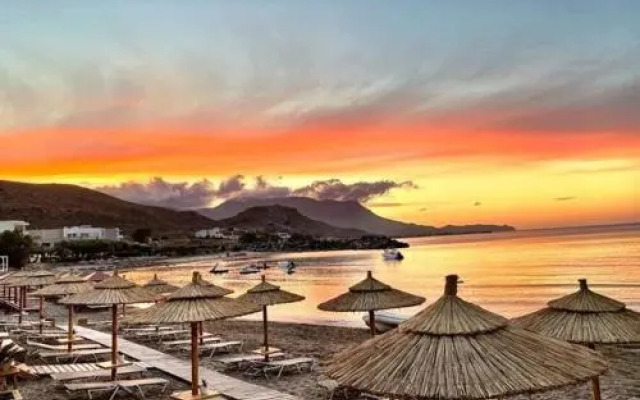 Mavros Molos Beach Rooms