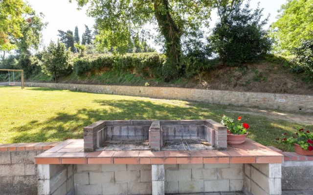 Lavish Holiday Home in Volterra With Pool