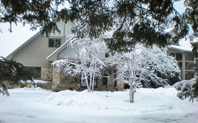 Glidden Lodge Beach Resort