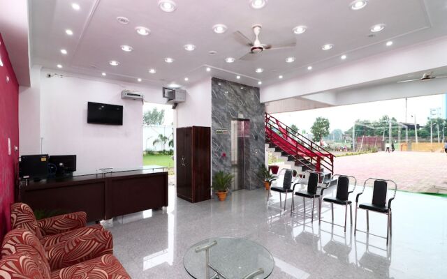 OYO 16551 Royal Aayoyjanam Hotel