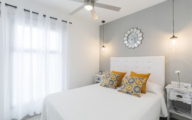 Urban Chill House with Terrace, BBQ & Wifi in the centre by Holidays Home