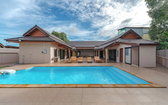 Spacious 4BR Pool Villa in Chalong V155