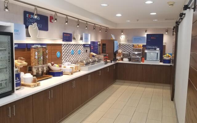 Holiday Inn Express Hotel and Suites Kinston by IHG