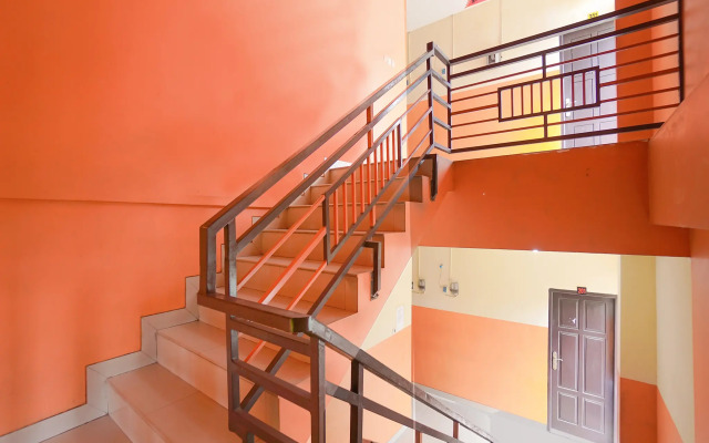 Super OYO 2639 Oxy Townhouse