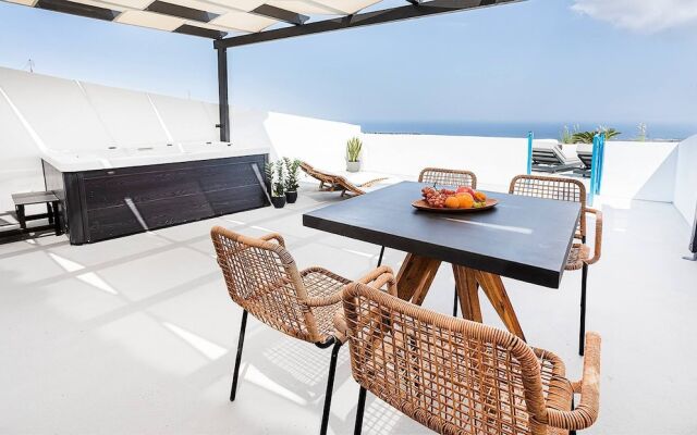 Suite Indoor Jacuzzi and Outdoor Jacuzzi