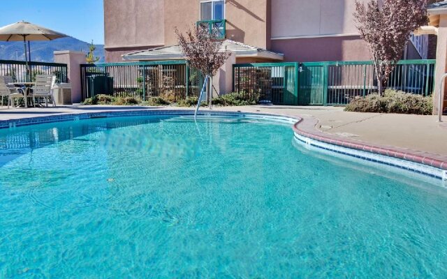 Holiday Inn Express Hotel & Suites Tehachapi by IHG