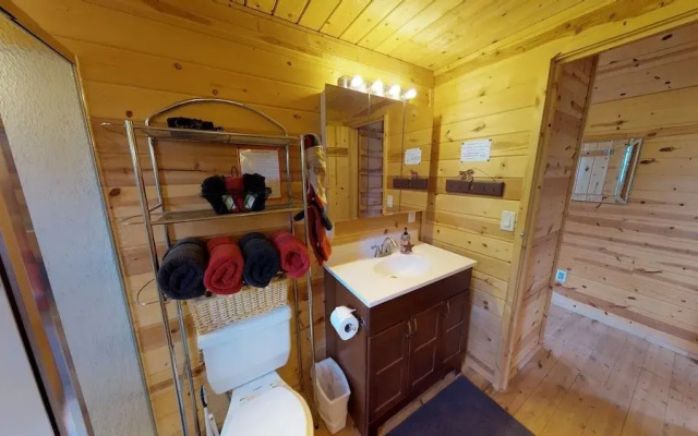 White Cabin Cozy Secluded Cabin