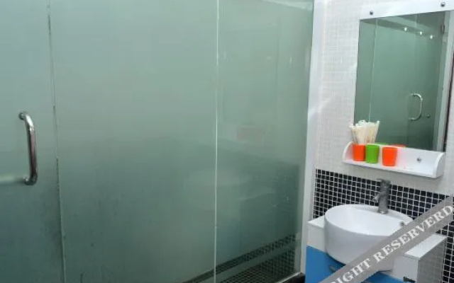 8090 Business Hotel