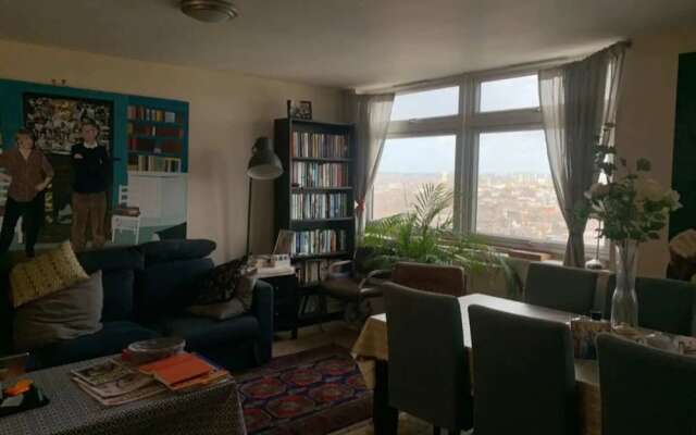 Vibrant 2BD Flat With City Views - Shepherd's Bush