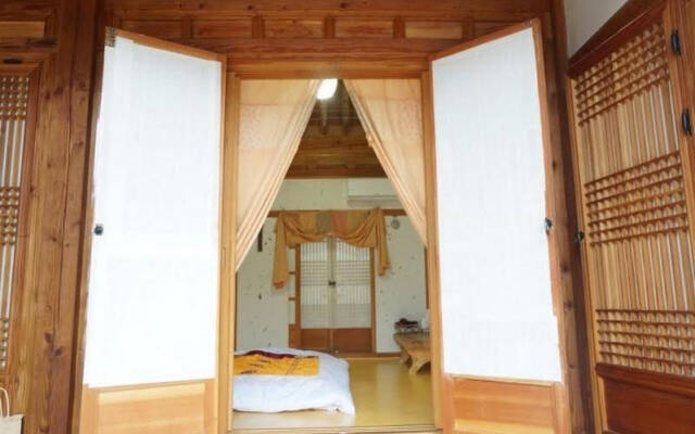 Majoongheon Hanok Guesthouse