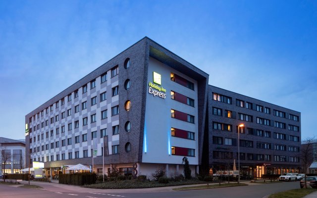 Holiday Inn Express Bremen Airport, an IHG Hotel